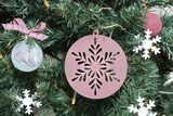 Dýhový výrez Folk - vianočná guľa s veľkou vločkou