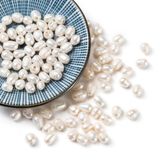 Korálky prírodné sladkovodné perly - oválne nugetky 7-10mm 10ks - krémovo biele