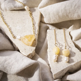 Mini kreatívna sada výroba bižutérie - 2 náušnice a náhrdelník z kalcitu a perál