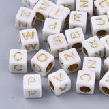 Plastové korálky kocky biele 20g - zlatá abeceda
