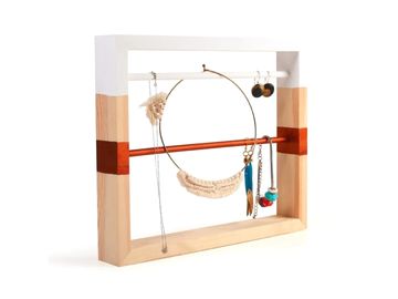 Drevený stojan - vešiak na náramky a náhrdelníky 30x25cm